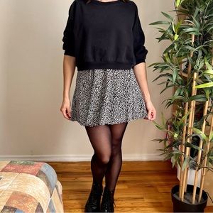 American Eagle black and white buttoned floral skirt 100% viscose Size 6